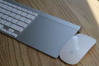 231240-apple-wireless-keyboard-left-apple-magic-trackpad-center-apple-magic-mouse-right.jpg