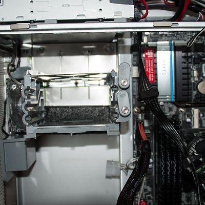 Try number two,  hard drive cage in place.
2012 11  30  Hackintosh Big Blue  163