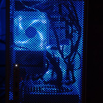 The system up and running.

2012 12  02    Hackintosh Big Blue   191